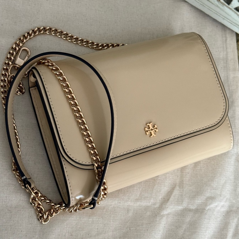 New Tory Burch EMERSON PATENT CHAIN WALLET Crossbody SOFT SERVE